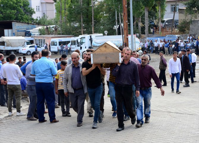 Bitlis'te minibüsün şarampole devrilmesi
