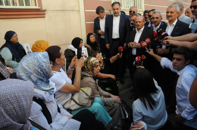 Kanaat önderlerinden Diyarbakır annelerine destek