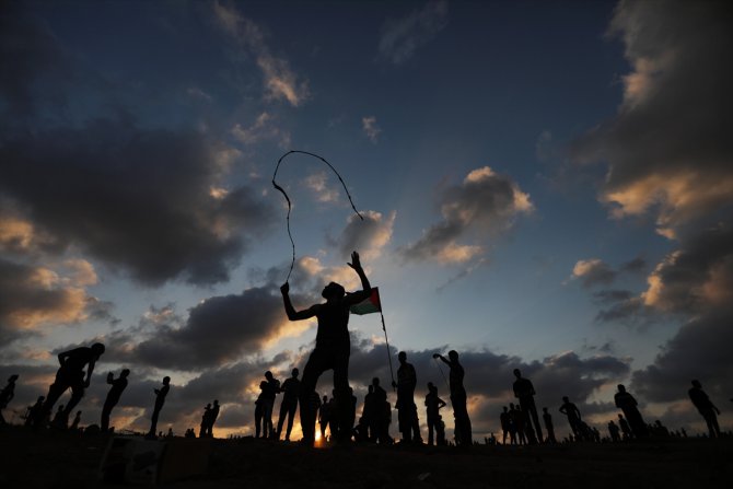 GÜNCELLEME - İsrail askerleri Gazze sınırında 55 Filistinli'yi yaraladı