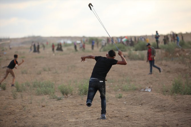 GÜNCELLEME - İsrail askerleri Gazze sınırında 55 Filistinli'yi yaraladı