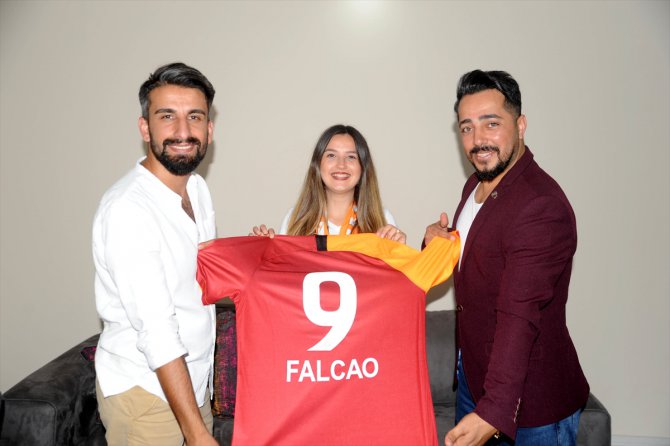 Galatasaray forması giyen damada Falcao'dan mesaj
