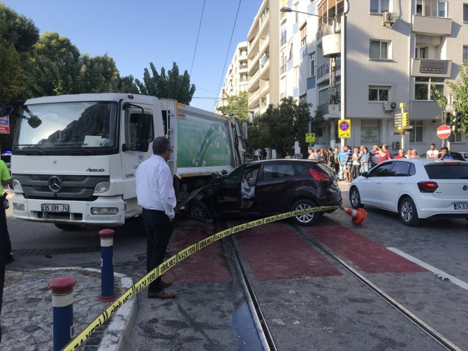 İzmir'de trafik kazası: 2 ölü, 2 yaralı