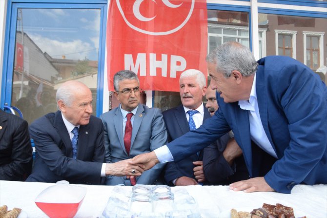 "MHP olarak ülkeyi karşılıksız seviyoruz"