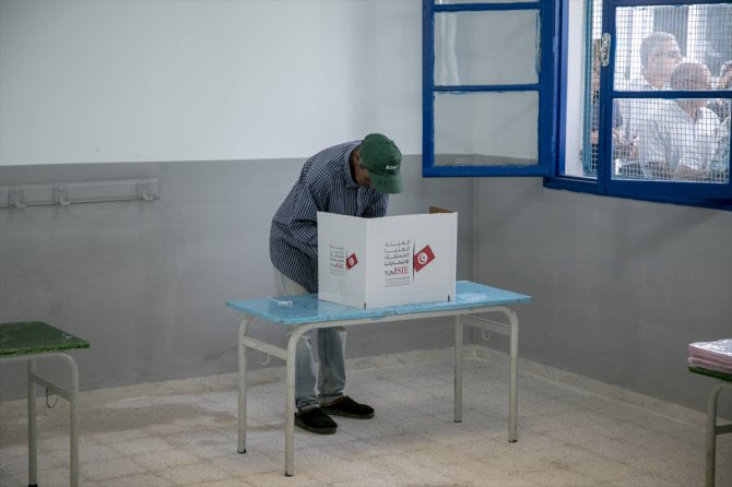 Tunus'ta cumhurbaşkanlığı seçimlerinde oy verme işlemi başladı