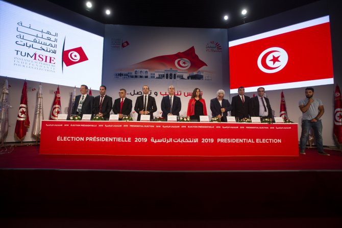Tunus'ta cumhurbaşkanı seçimi ikinci tura kaldı