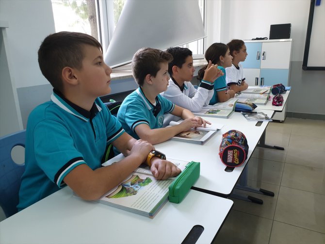 Kosovalı Bakan Demiri'den Maarif Okullarına ziyaret