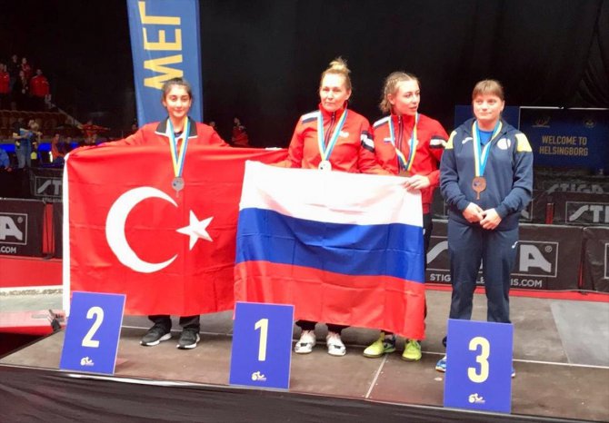 Bakan Kasapoğlu, Avrupa ikincisi Ebru Acer'i kutladı