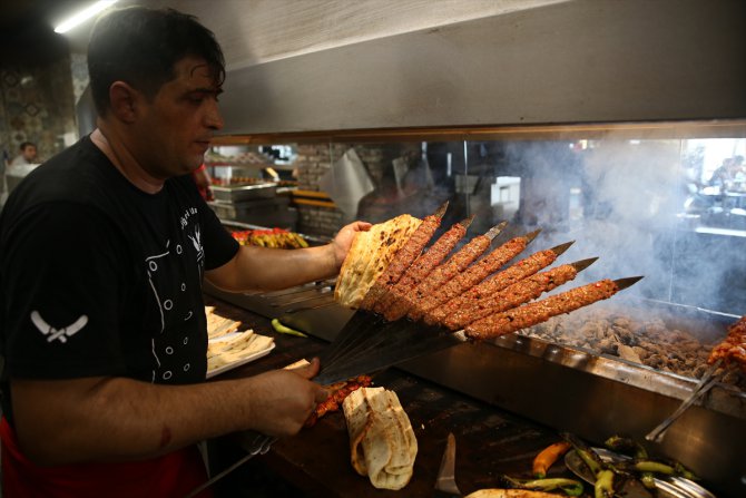 Adana, "222 metrelik şişte et pişirme" rekoruna hazırlanıyor