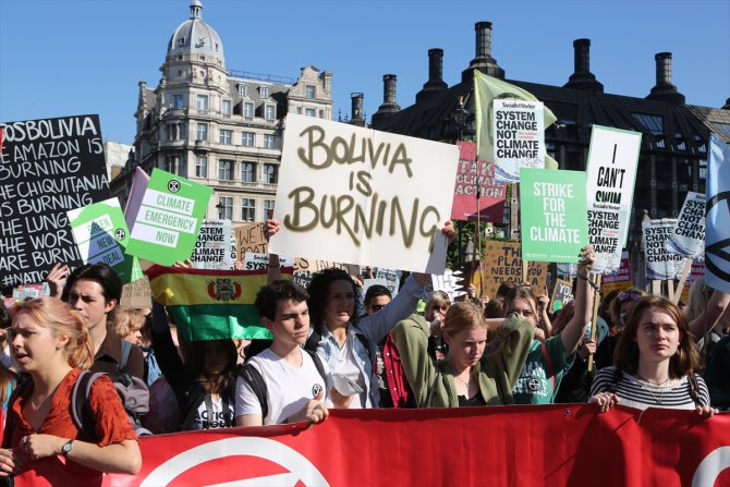 İngiltere ve İsveç'te iklim değişikliği protestosu