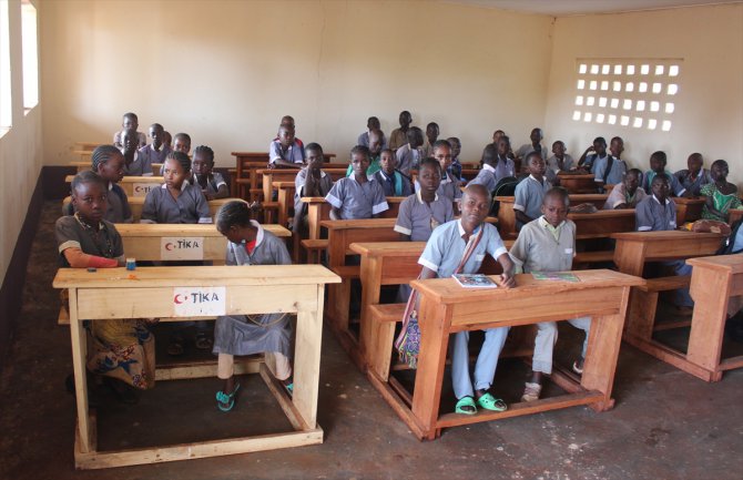 TİKA'dan Kamerun'da eğitime destek