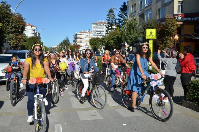Çorum'da "Süslü Kadınlar Bisiklet Turu"