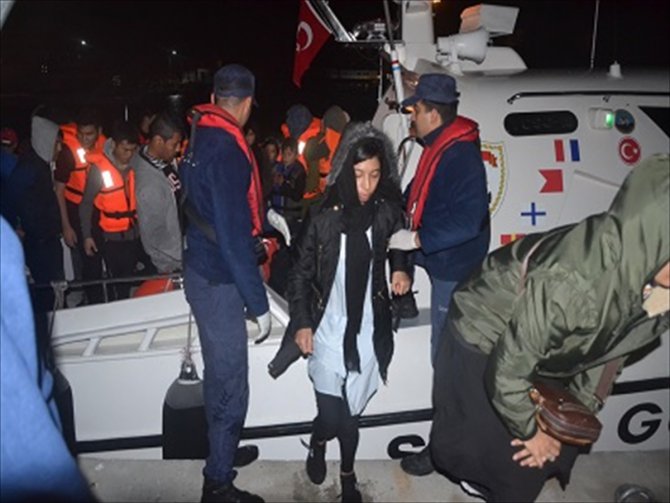 İzmir'de 324 düzensiz göçmen yakalandı