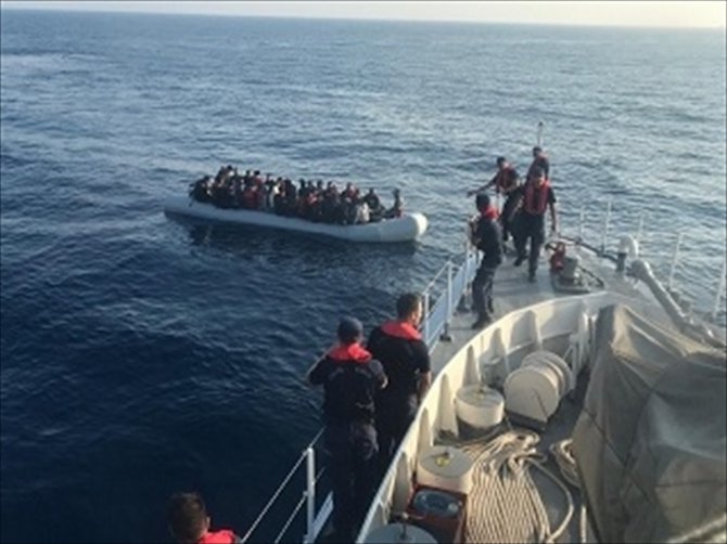 İzmir'de 324 düzensiz göçmen yakalandı
