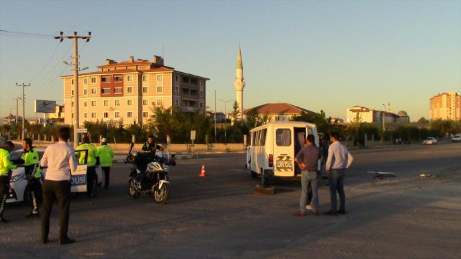 Karaman'da iki minibüs çarpıştı: 15 yaralı