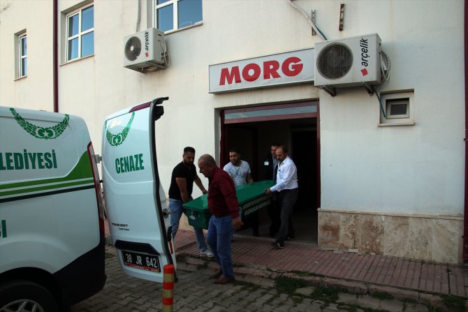 GÜNCELLEME 3 - Sivas'ta otomobil devrildi: 4 ölü, 4 yaralı