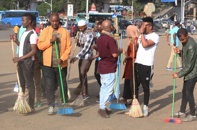 Etiyopyalı Müslümanlar Hristiyan bayramı için temizlik yaptı