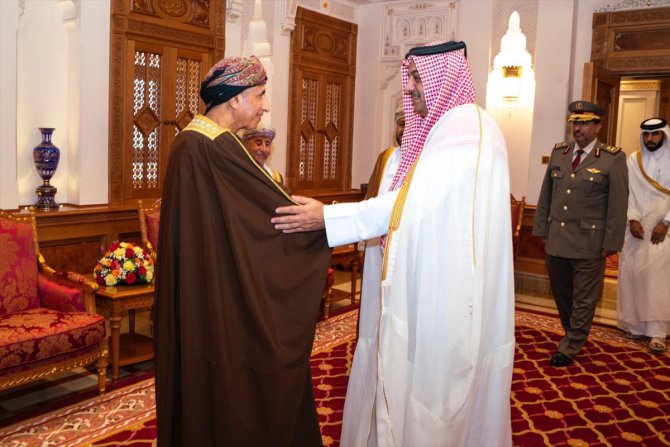 Katar ve Ummanlı bakanlar askeri iş birliğini görüştü