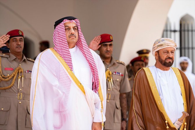 Katar ve Ummanlı bakanlar askeri iş birliğini görüştü