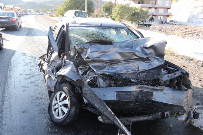 Nişan yolunda trafik kazası: 1 ölü, 6 yaralı