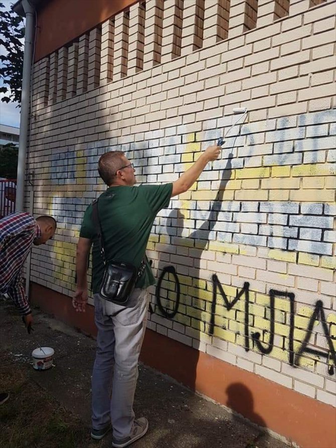 Sırbistan'da Müslümanları hedef alan duvar yazısı