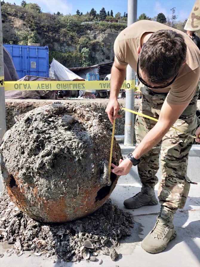 Riva'da balıkçıların bulduğu eski harp mayını imha edildi