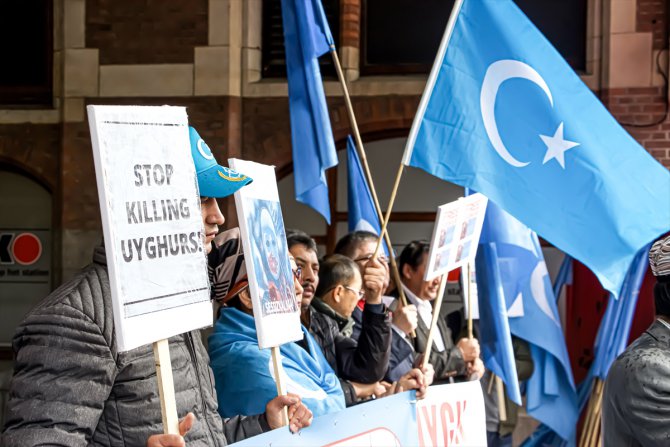 Uygur Türkleri Hollanda'da Çin'i protesto etti
