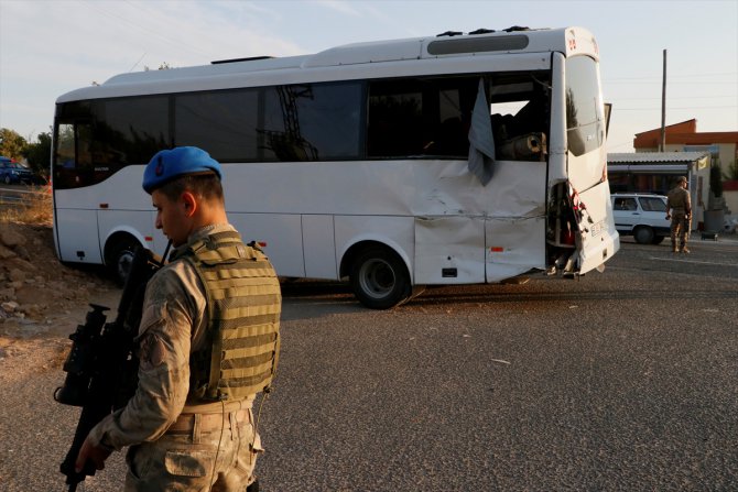 GÜNCELLEME - Şanlıurfa'da askeri midibüs ile tır çarpıştı: 1 şehit, 14 asker yaralı