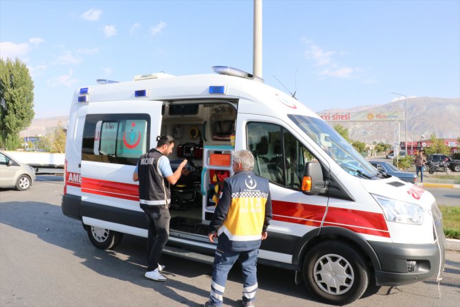 Erzincan'da polis aracıyla taksi çarpıştı: 3 yaralı