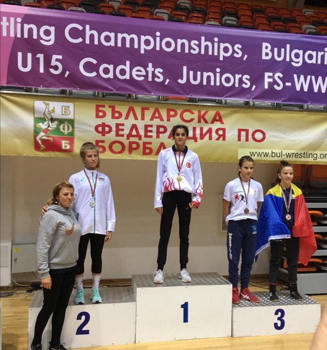 Uşaklı güreşçi kızlar, Balkan şampiyonu oldu