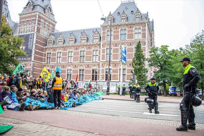 Hollanda'da iklim protestocularının işgal eylemleri