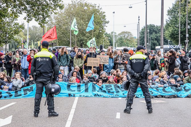 Hollanda'da iklim protestocularının işgal eylemleri