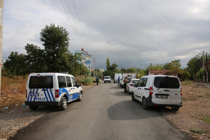 Antalya'da arazide erkek cesedi bulundu