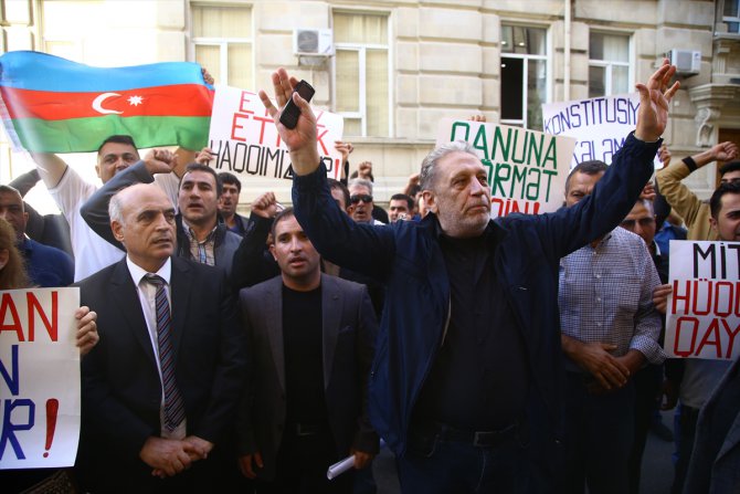 Azerbaycan'da muhalifler gösteri düzenledi