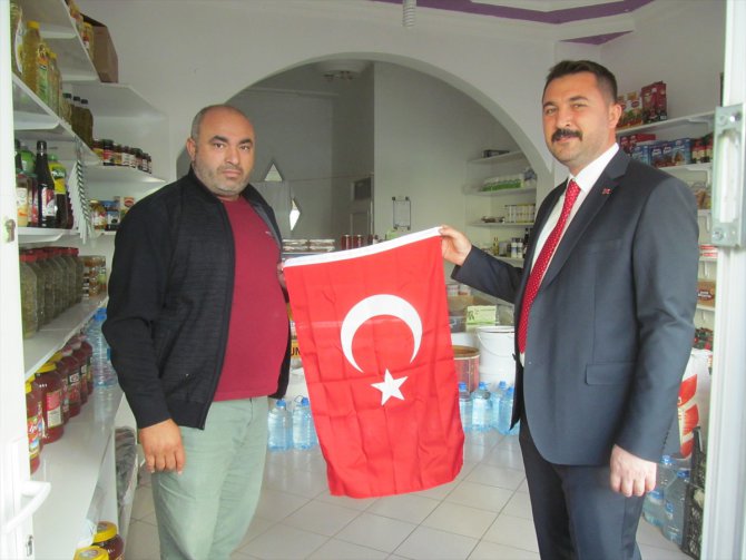Tokat'ta "Barış Pınarı Harekatı"na Türk bayraklı destek