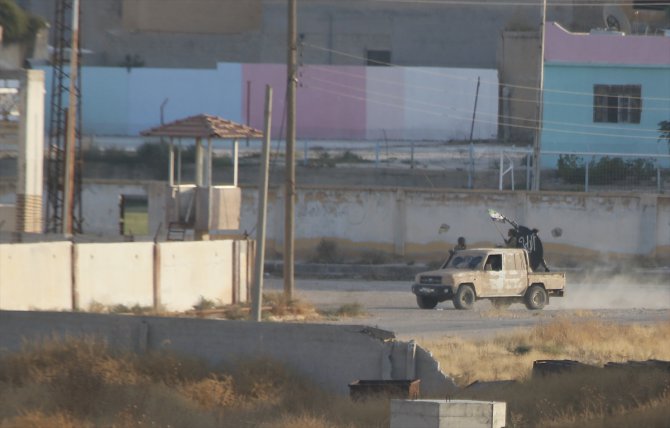 Tel Abyad'daki gümrük kapısına SMO bayrağı çekildi