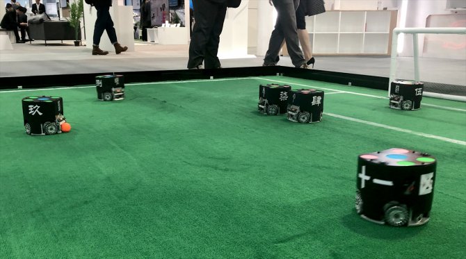 Dünya şampiyonu robot futbolculara Zürih'te yoğun ilgi