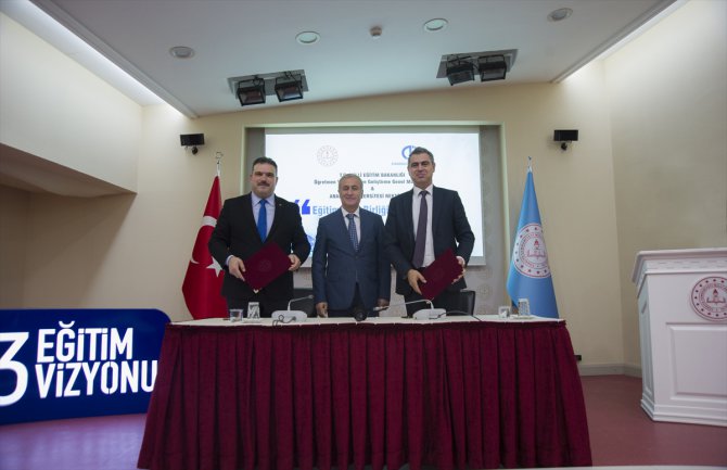 MEB ile Anadolu Üniversitesi arasında "öğretmen eğitimi" protokolü