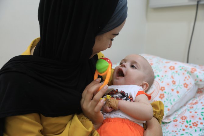 İsrail hasta bebeğin annesine Gazze'den çıkış izni vermedi