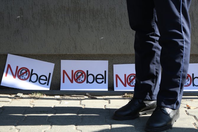 Nobel Edebiyat Ödülü'nün Handke'ye verilmesi Priştine'de protesto edildi