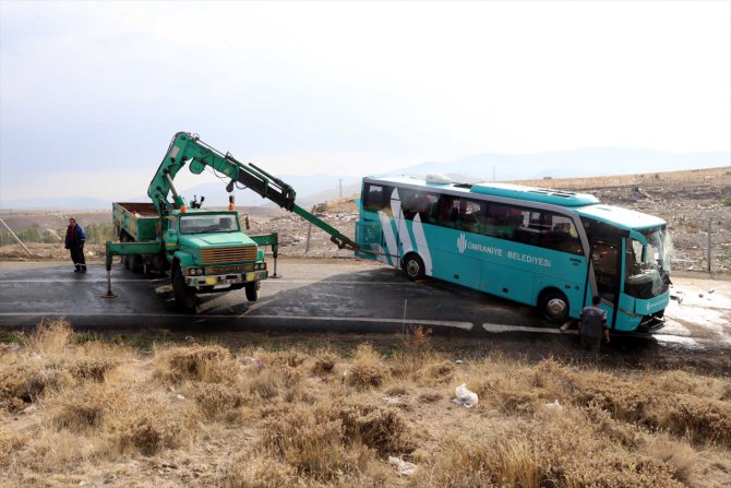 Çankırı'da cenazeye gidenleri taşıyan otobüs devrildi: 34 yaralı