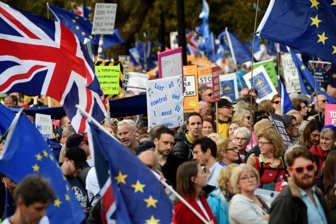 Londra'da Brexit karşıtı yürüyüş