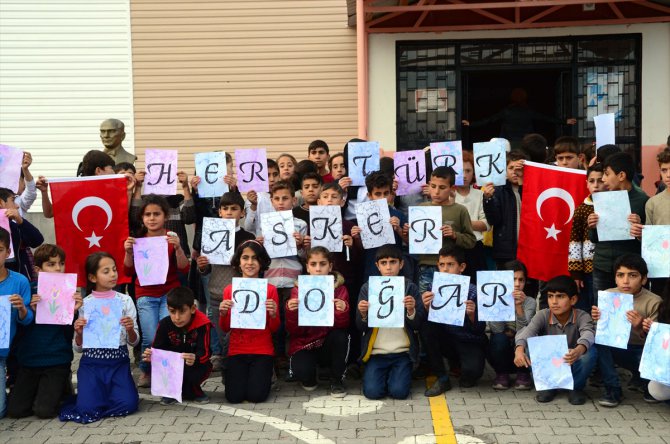Köy okulundaki öğrencilerden Mehmetçiğe "ebru"lu destek