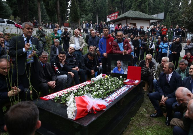 Trabzonspor'un efsane futbolcusu Kadir Özcan anıldı