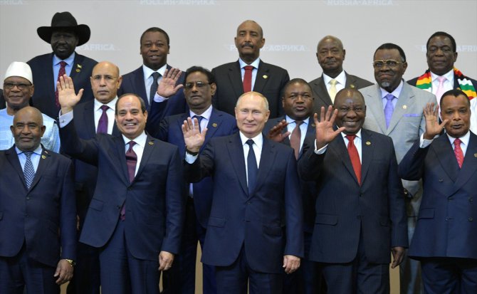 Putin, Afrika ile "askeri-teknik iş birliğini" geliştirmek istiyor