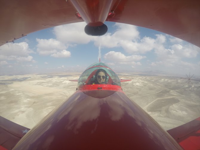Kadın akrobasi pilotundan Cumhuriyet Bayramı'na özel gösteri