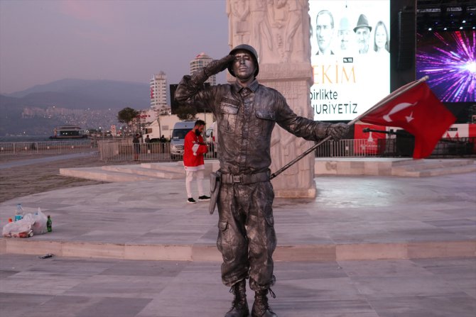 İzmirli "canlı heykel"den 24 saatlik rekor