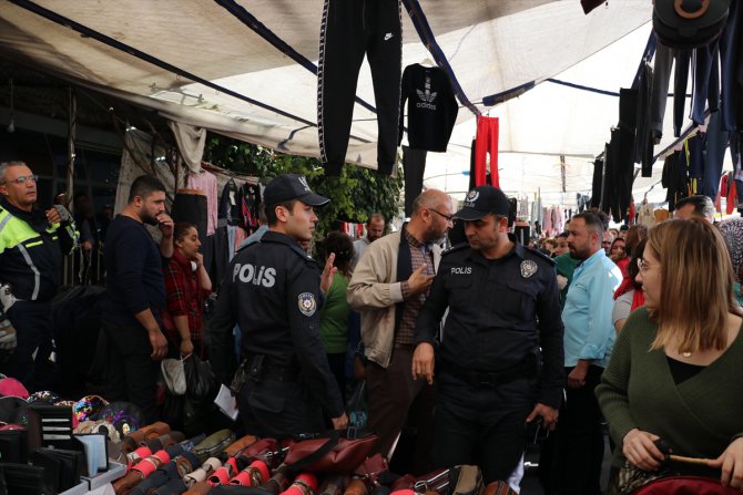 Denizli'de pazarcılar arasında çıkan bıçaklı kavgada 3 kişi yaralandı