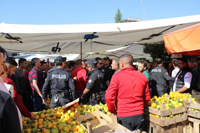 Denizli'de pazarcılar arasında çıkan bıçaklı kavgada 3 kişi yaralandı