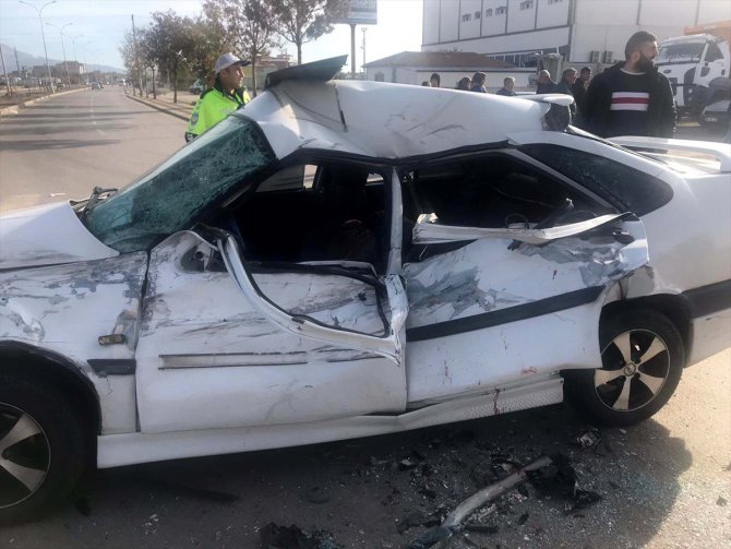 Aksaray'da kamyon ile otomobil çarpıştı: 5 yaralı