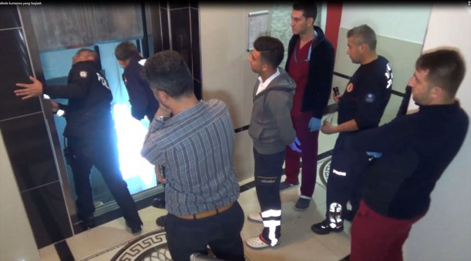 Antalya'da asansörde mahsur kalan 6 kişi kurtarıldı